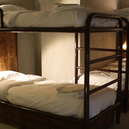 N1 Hostel Apartments And Suites Santarem Room photo