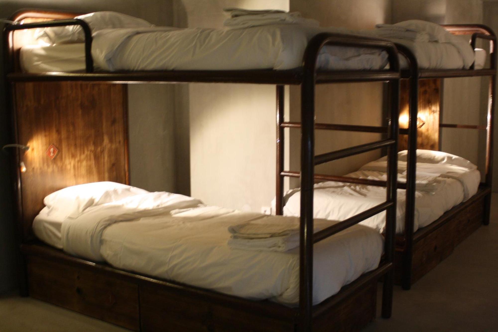 N1 Hostel Apartments And Suites Santarem Room photo