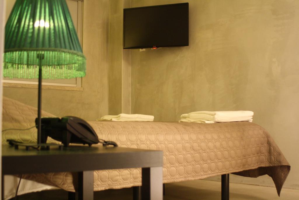 N1 Hostel Apartments And Suites Santarem Room photo