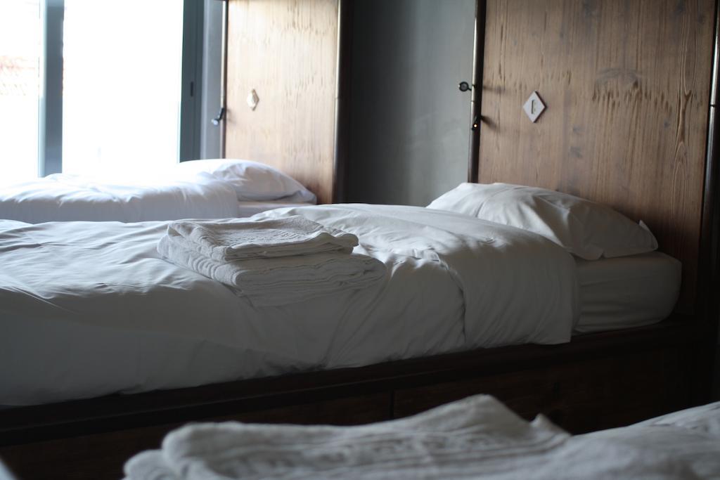 N1 Hostel Apartments And Suites Santarem Room photo